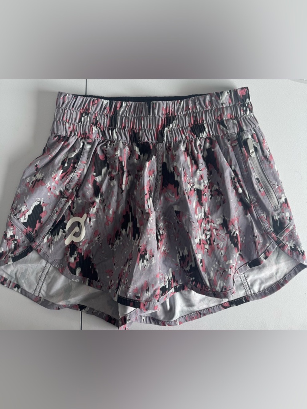 Lululemon x Peloton Tracker V-4 Shorts In The Floral Flux Multiway/ Raceway SZ 4 - Picture 4 of 10